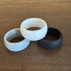 Silicone Ring Set in White and Black
